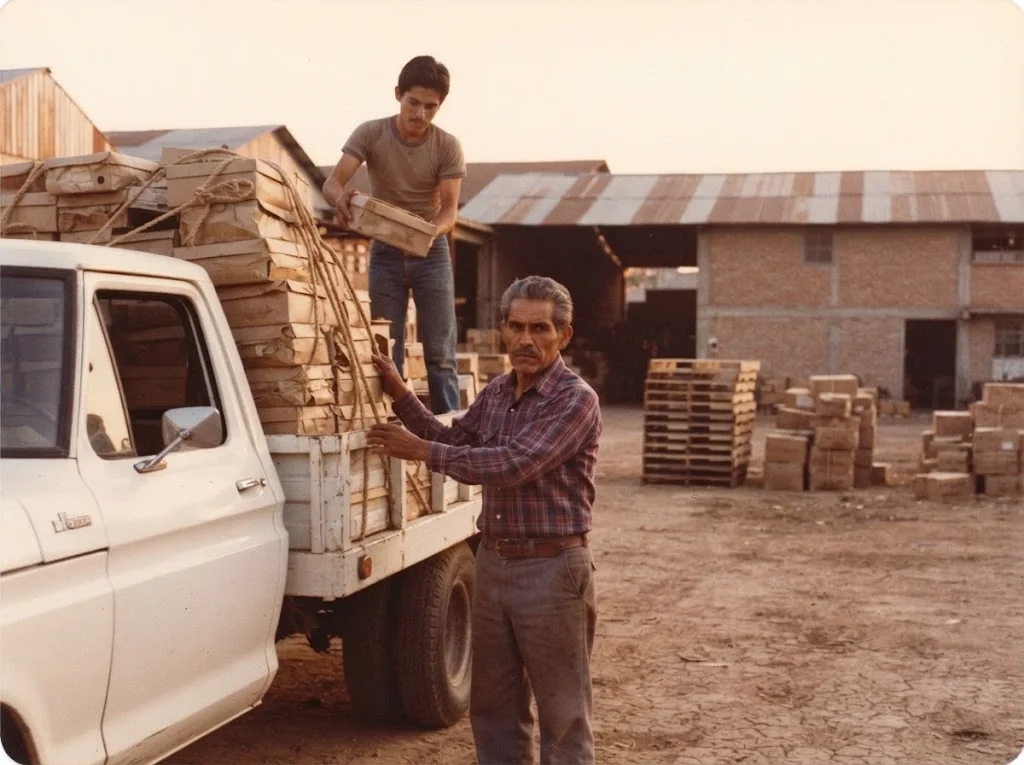 Cargando el camión de zapatos, 1985